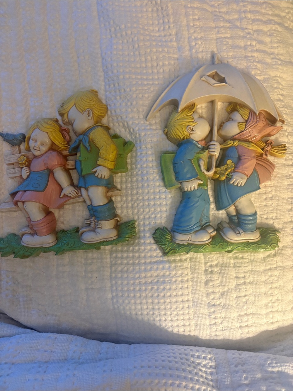 Vintage Style Boy and Girl Wall Plaques Set - Pastel Kids with Umbrella